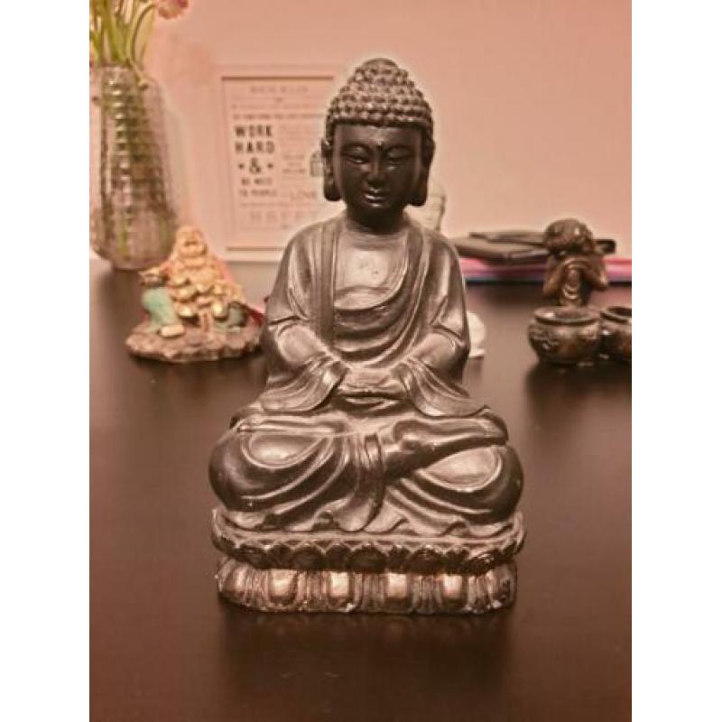 Diverse budha beelden reageer alleen op serieuze biedingen