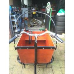 Babboe bakfiets met huif en regenhoes