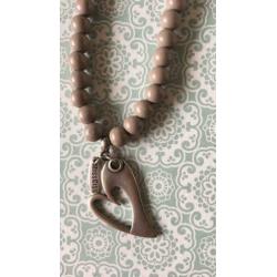 Lichtgrijze houten MissCiss ketting