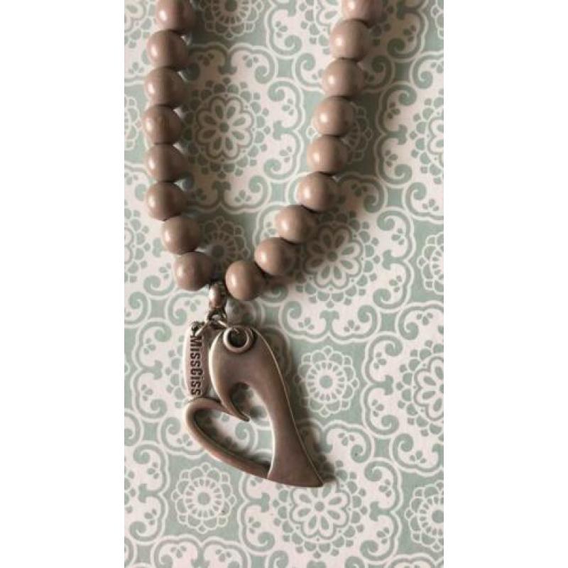 Lichtgrijze houten MissCiss ketting