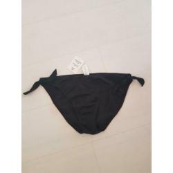 Nieuw! met kaartje, zwart bikini broekje maat 46!