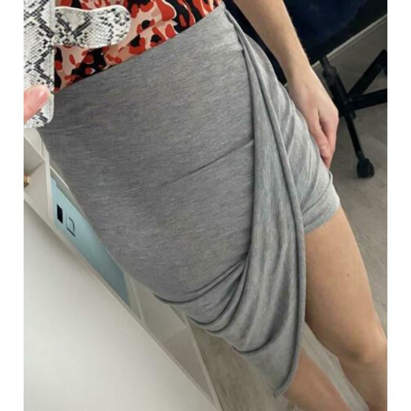 Grijze rok met split- maat xs-34 H&M