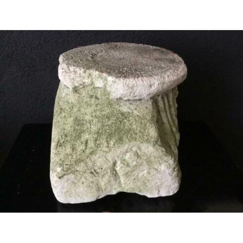 Oud decoratief zandstenen ornament
