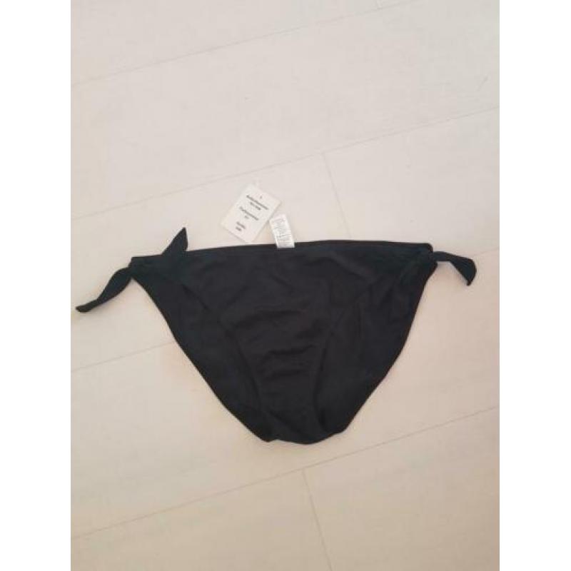 Nieuw! met kaartje, zwart bikini broekje maat 46!