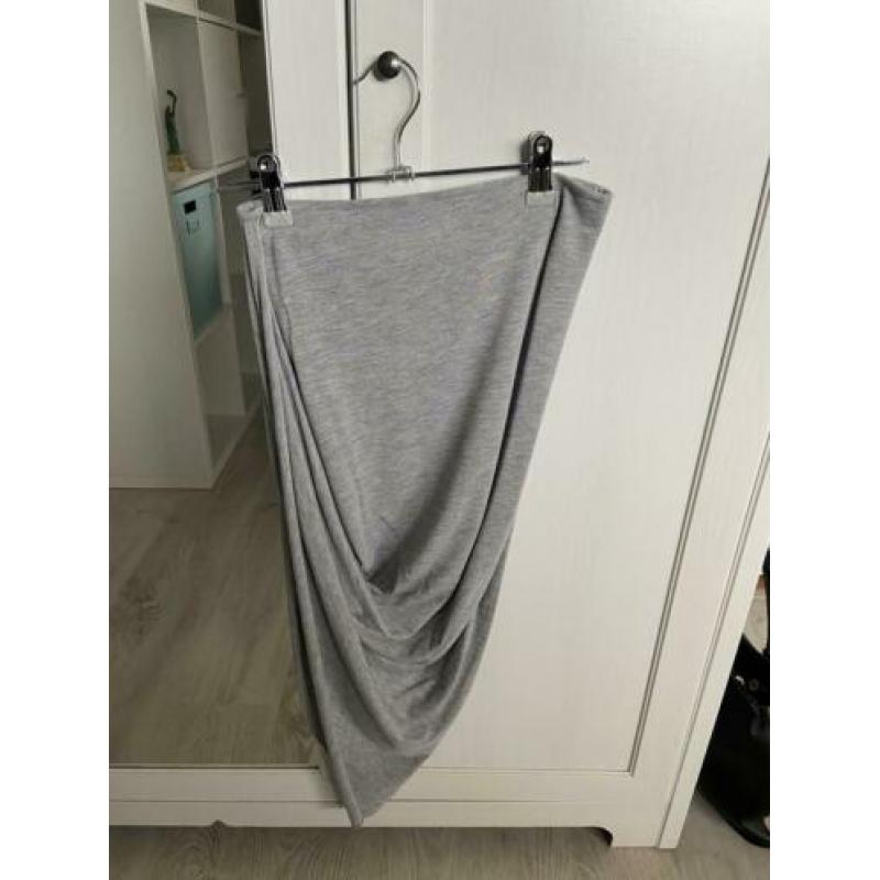 Grijze rok met split- maat xs-34 H&M