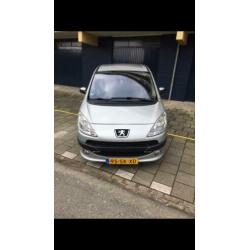 Peugeot 1007 1.4 2006 Grijs