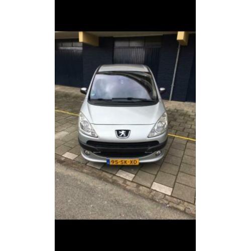Peugeot 1007 1.4 2006 Grijs