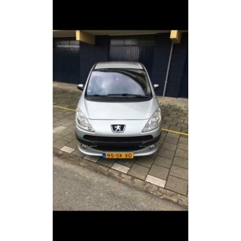 Peugeot 1007 1.4 2006 Grijs