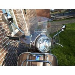 vespa GTS 125 cc Touring . 10/2017 Nieuwe staat !!!