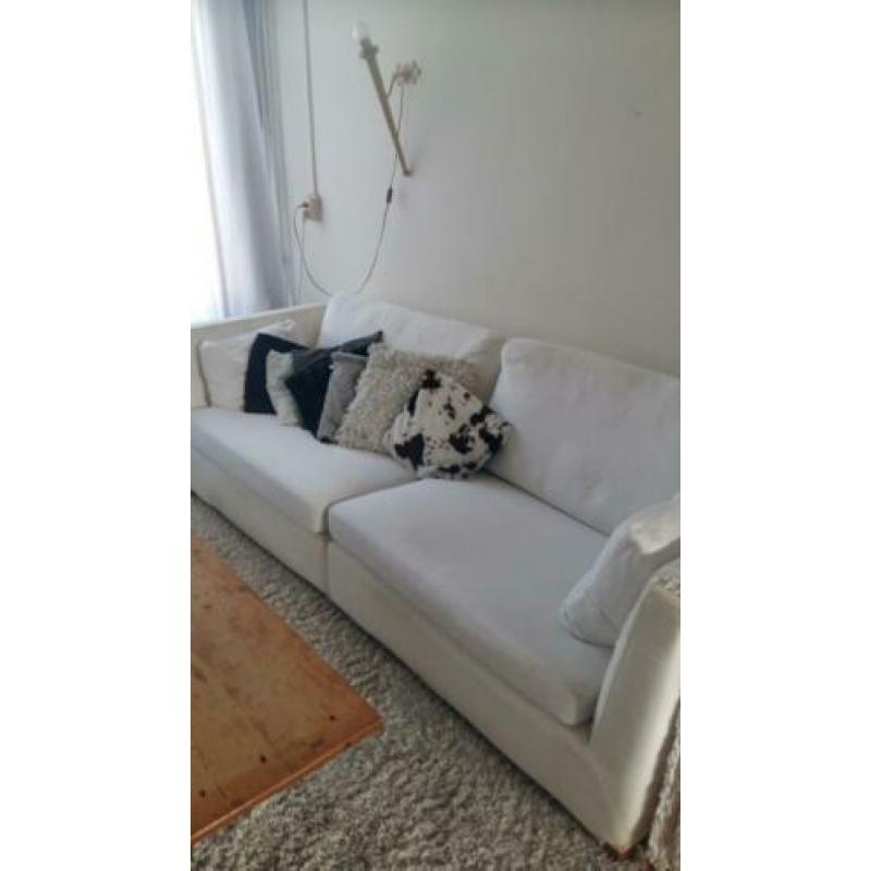 Mooie ruime comfortabele witte bank