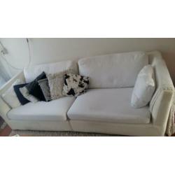 Mooie ruime comfortabele witte bank