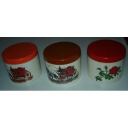 Drie VINTAGE voorraad busjes kunststof