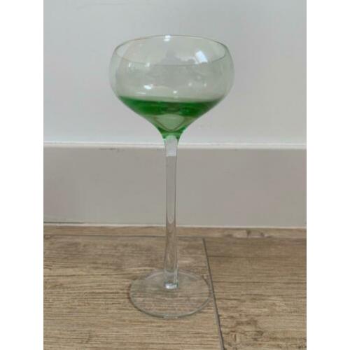 Ruime groene hoge wijnkelk of glas