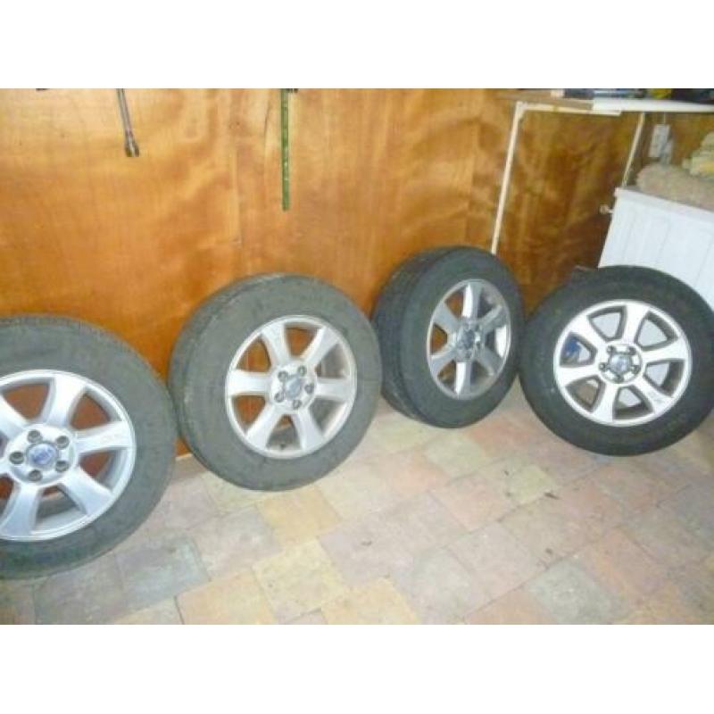 4 originele volvo xc70 velgen met zomerbanden