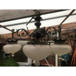 Te koop 2 antieke hanglampen