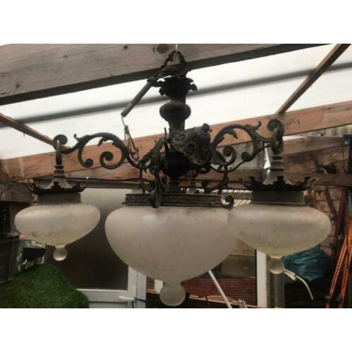 Te koop 2 antieke hanglampen