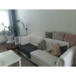 Mooie ruime comfortabele witte bank