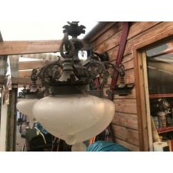 Te koop 2 antieke hanglampen