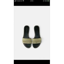 *IN NIEUWSTAAT* ZARA platte sandalen met SCHELPEN