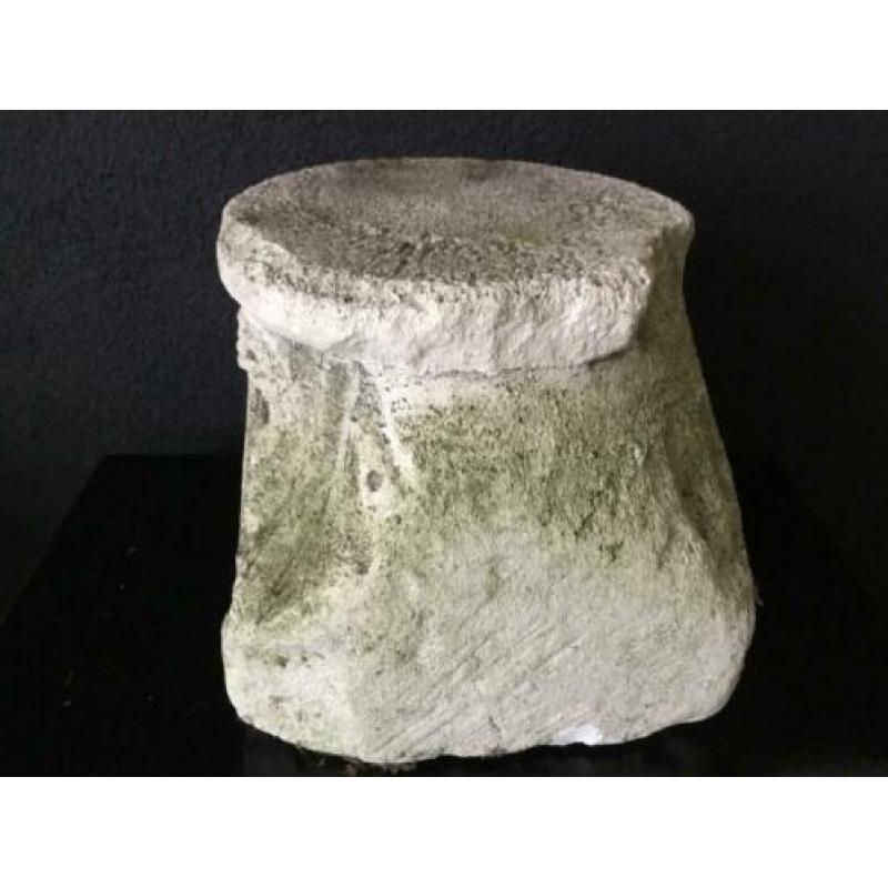 Oud decoratief zandstenen ornament