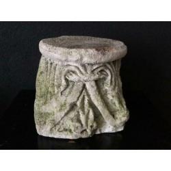 Oud decoratief zandstenen ornament
