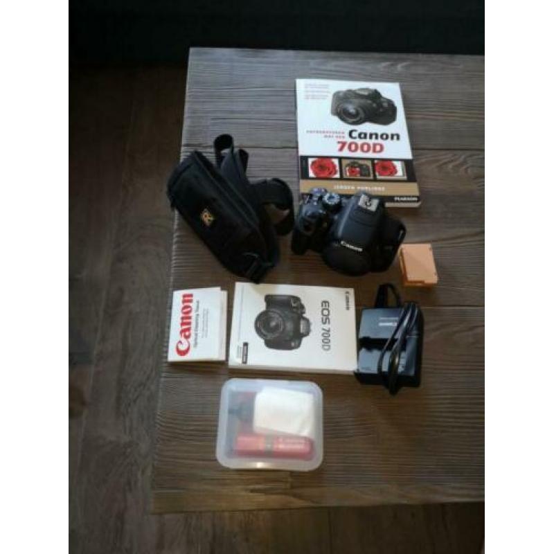 Canon eos 700D aangeboden, zo goed als nieuw!!
