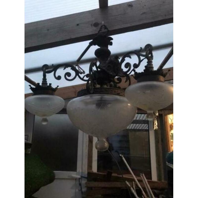 Te koop 2 antieke hanglampen