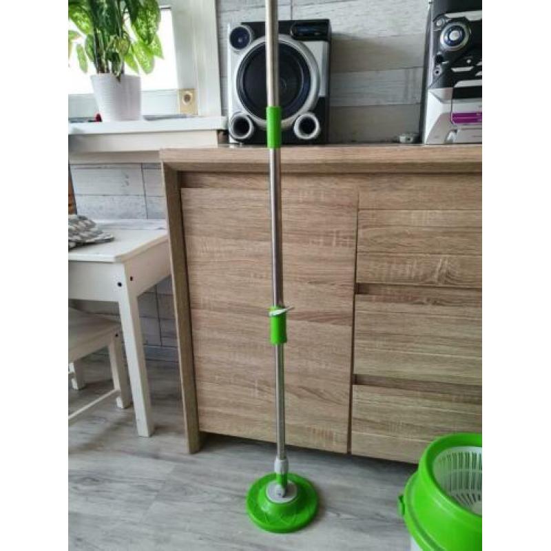 Roterende dweilemmer met mop