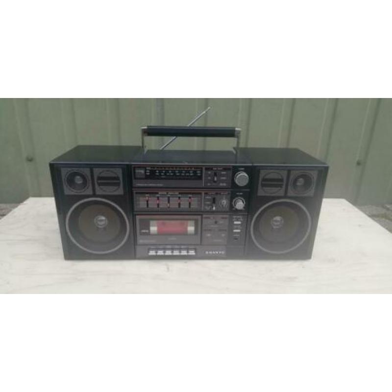 vintage sanyo boombox in uitstekende staat. C-32