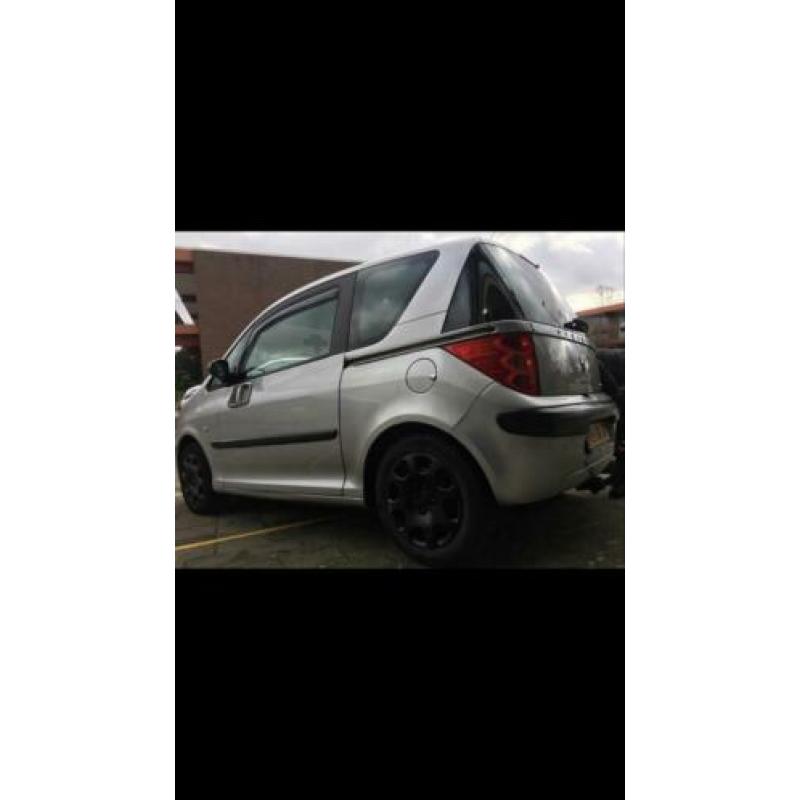 Peugeot 1007 1.4 2006 Grijs