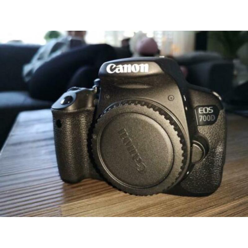 Canon eos 700D aangeboden, zo goed als nieuw!!