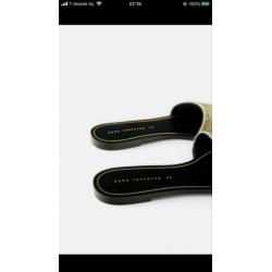 *IN NIEUWSTAAT* ZARA platte sandalen met SCHELPEN