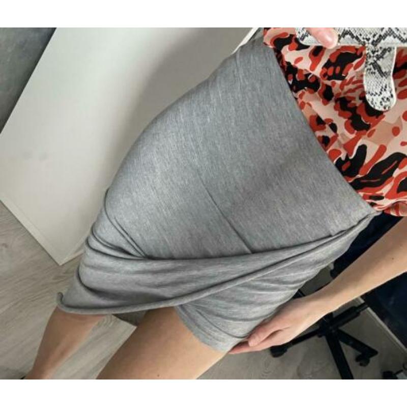Grijze rok met split- maat xs-34 H&M