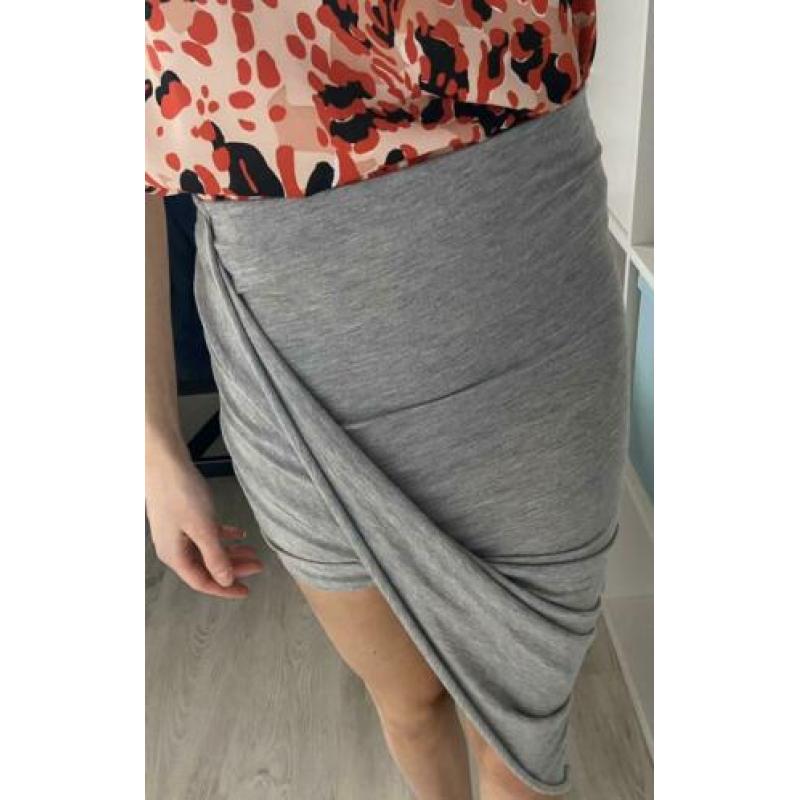 Grijze rok met split- maat xs-34 H&M