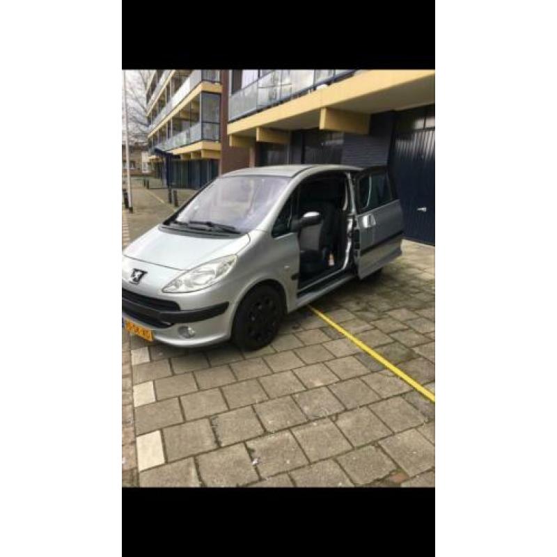 Peugeot 1007 1.4 2006 Grijs