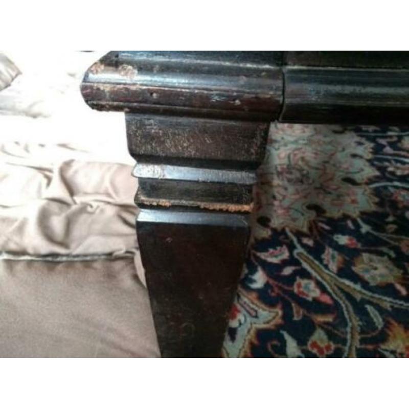 Mooie zware donkere koloniale salontafel