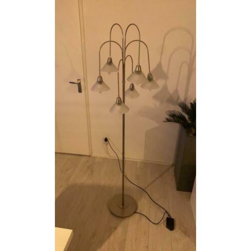 Sta lamp voor in de woonkamer