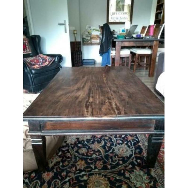 Mooie zware donkere koloniale salontafel