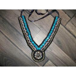 Choker statement ketting met turquoise kraaltjes