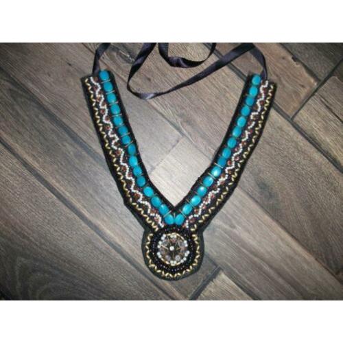 Choker statement ketting met turquoise kraaltjes