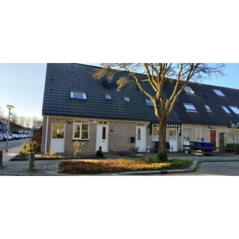 Te huur gemobileerd 4 slaapkamer huis 30 min van Amsterdam