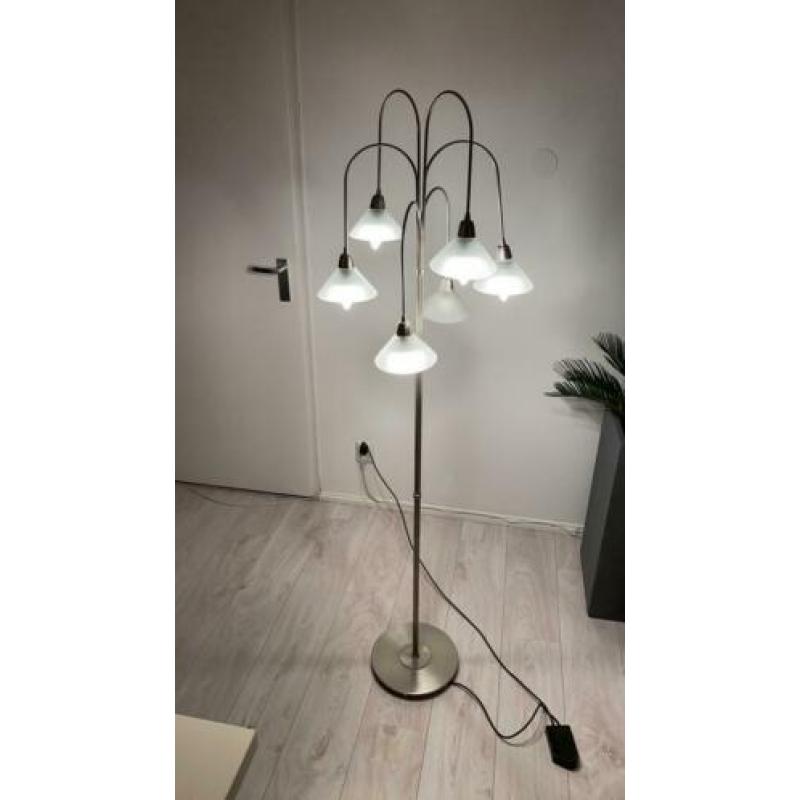 Sta lamp voor in de woonkamer