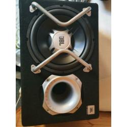 Subbwoofer, 2 hoedenplank speakers