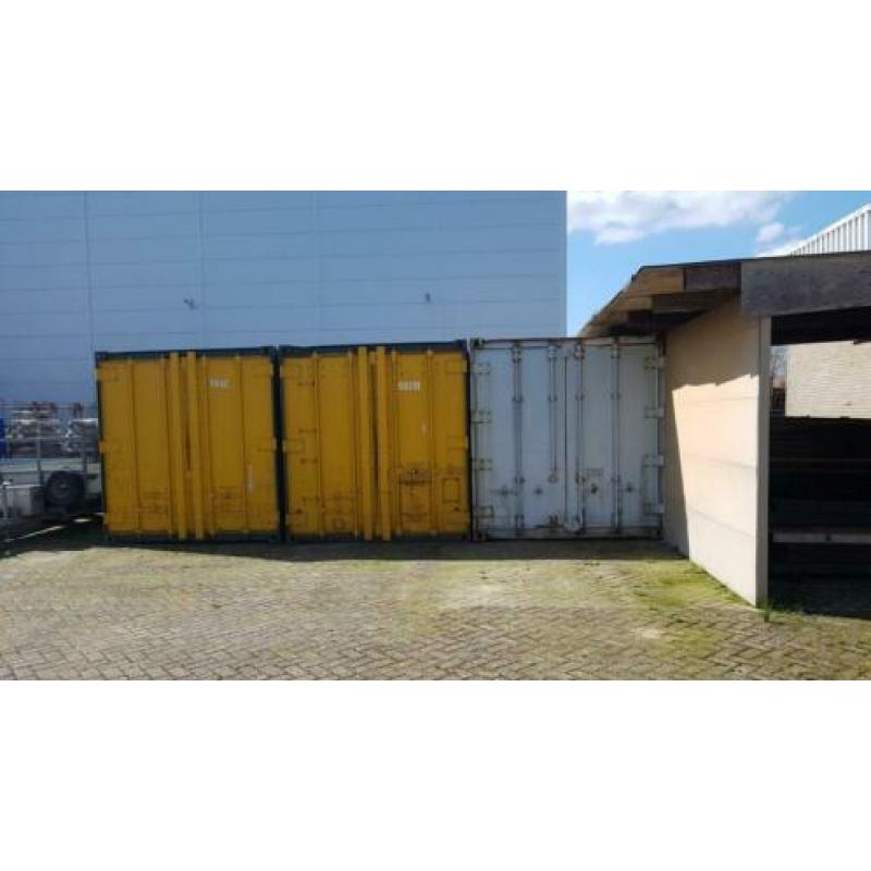 20" container op afgesloten bedrijfsterrein