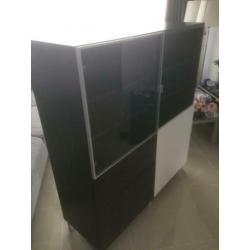 kast van IKEA donker bruin