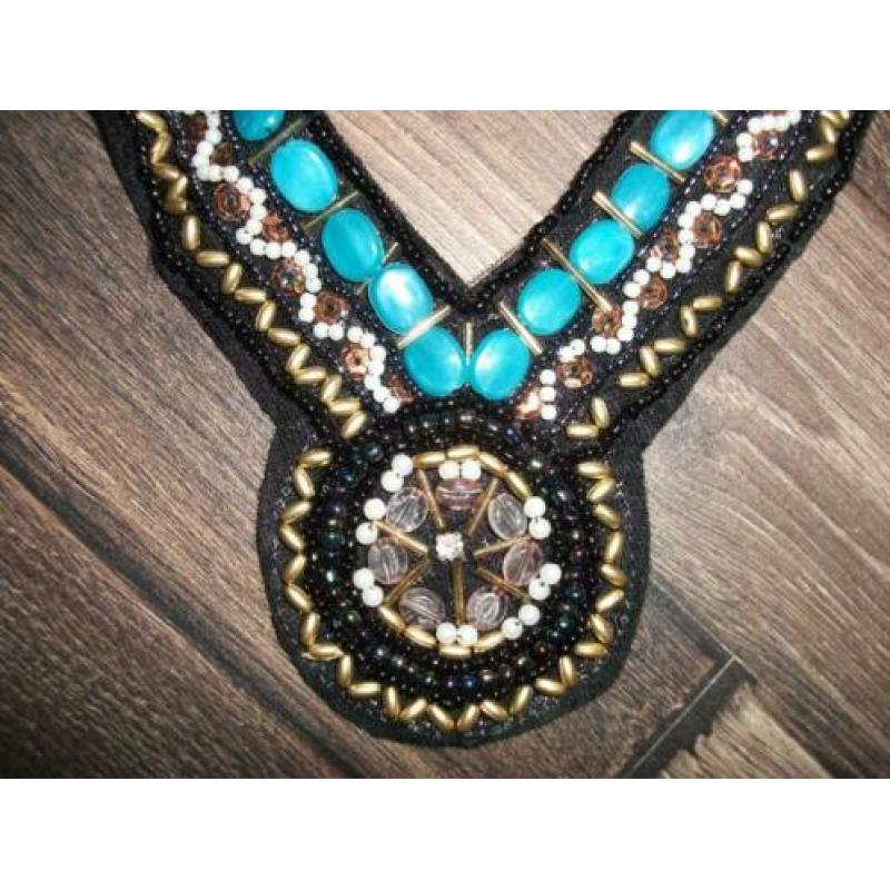 Choker statement ketting met turquoise kraaltjes