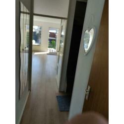 Te huur gemobileerd 4 slaapkamer huis 30 min van Amsterdam