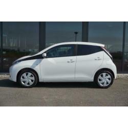 TOYOTA Aygo 1.0 VVT-i 69pk 5D x-play Airco / Camera