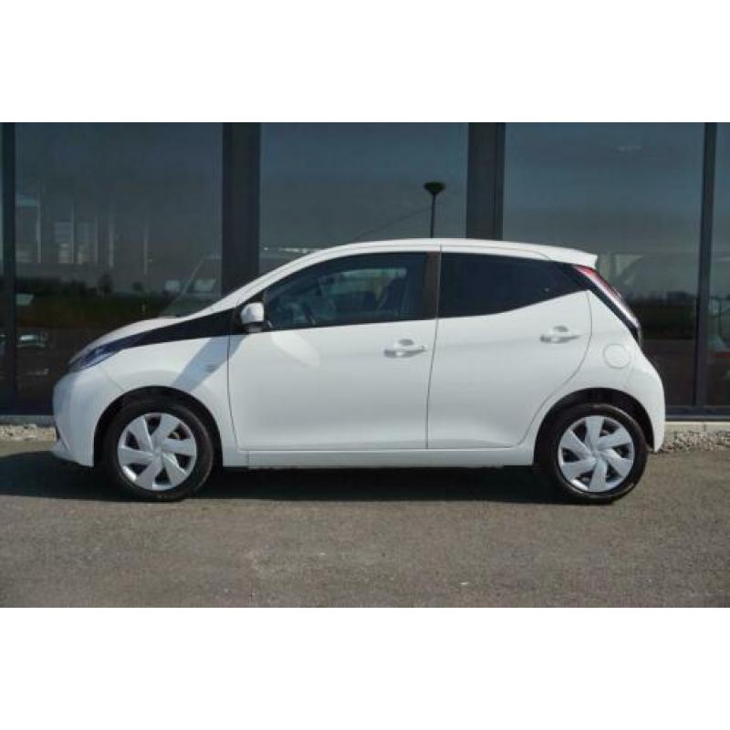 TOYOTA Aygo 1.0 VVT-i 69pk 5D x-play Airco / Camera