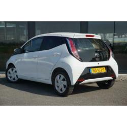 TOYOTA Aygo 1.0 VVT-i 69pk 5D x-play Airco / Camera